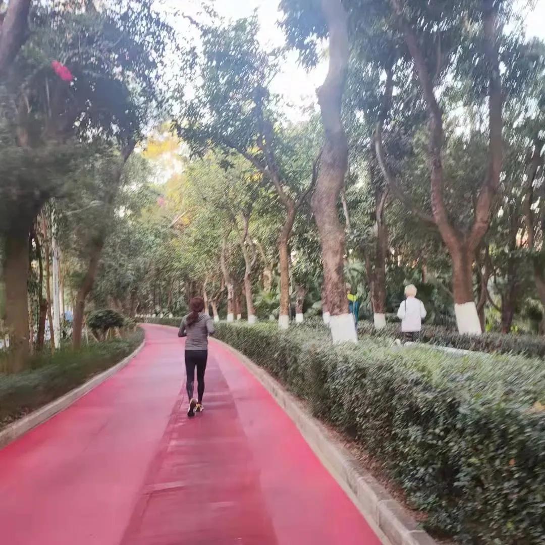 做一个风华正茂的女人,做一个知性美丽又魅力的优雅女人