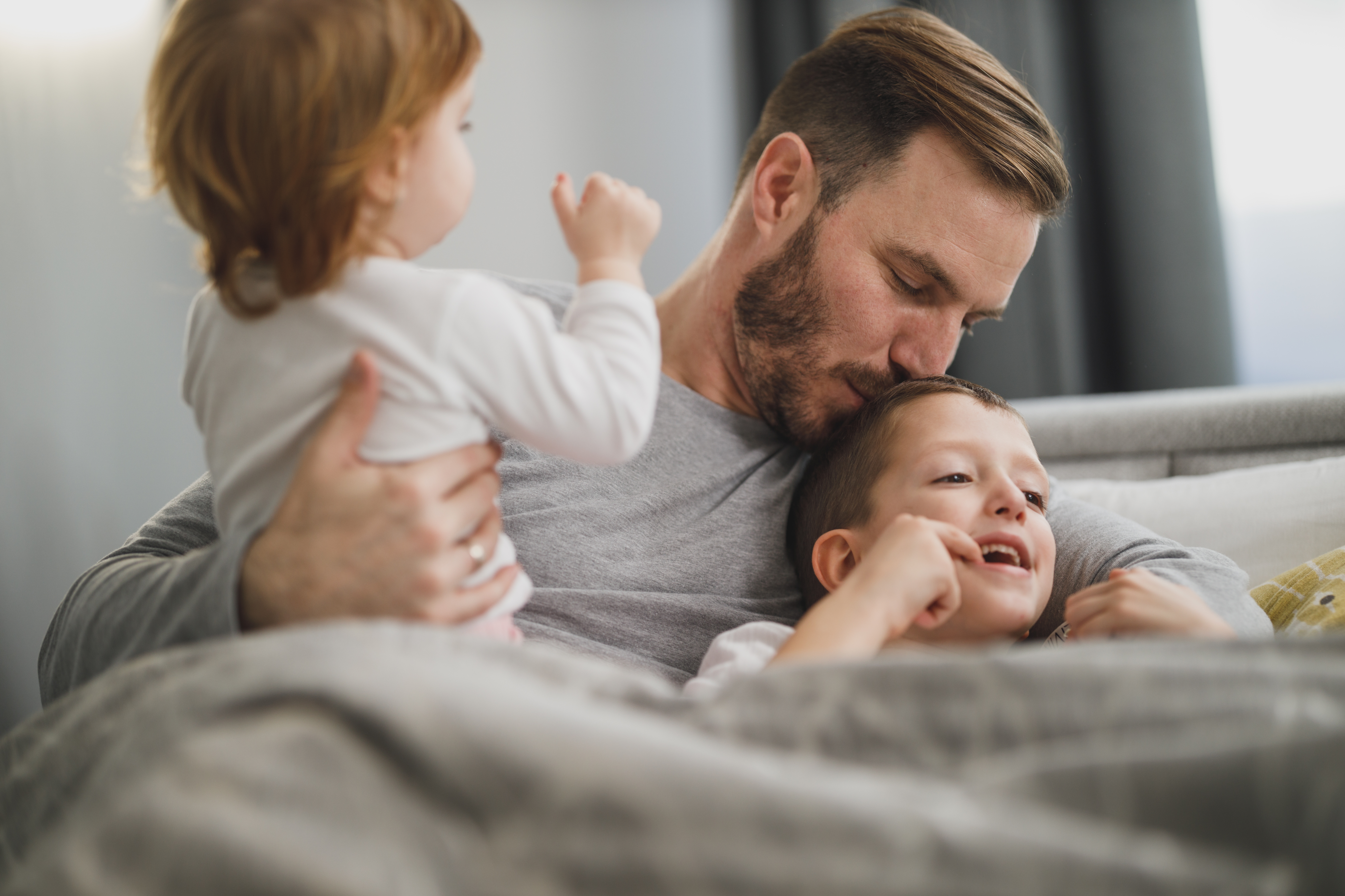 大妈被儿媳百般刁难,老人被女儿女婿嫌弃怎么办