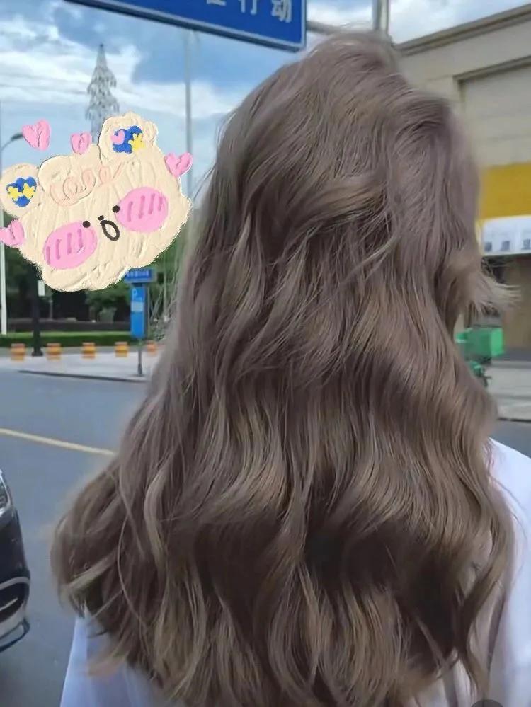 焦糖棕色超显白的一款发色,高级感显白发色推荐亚麻棕青色