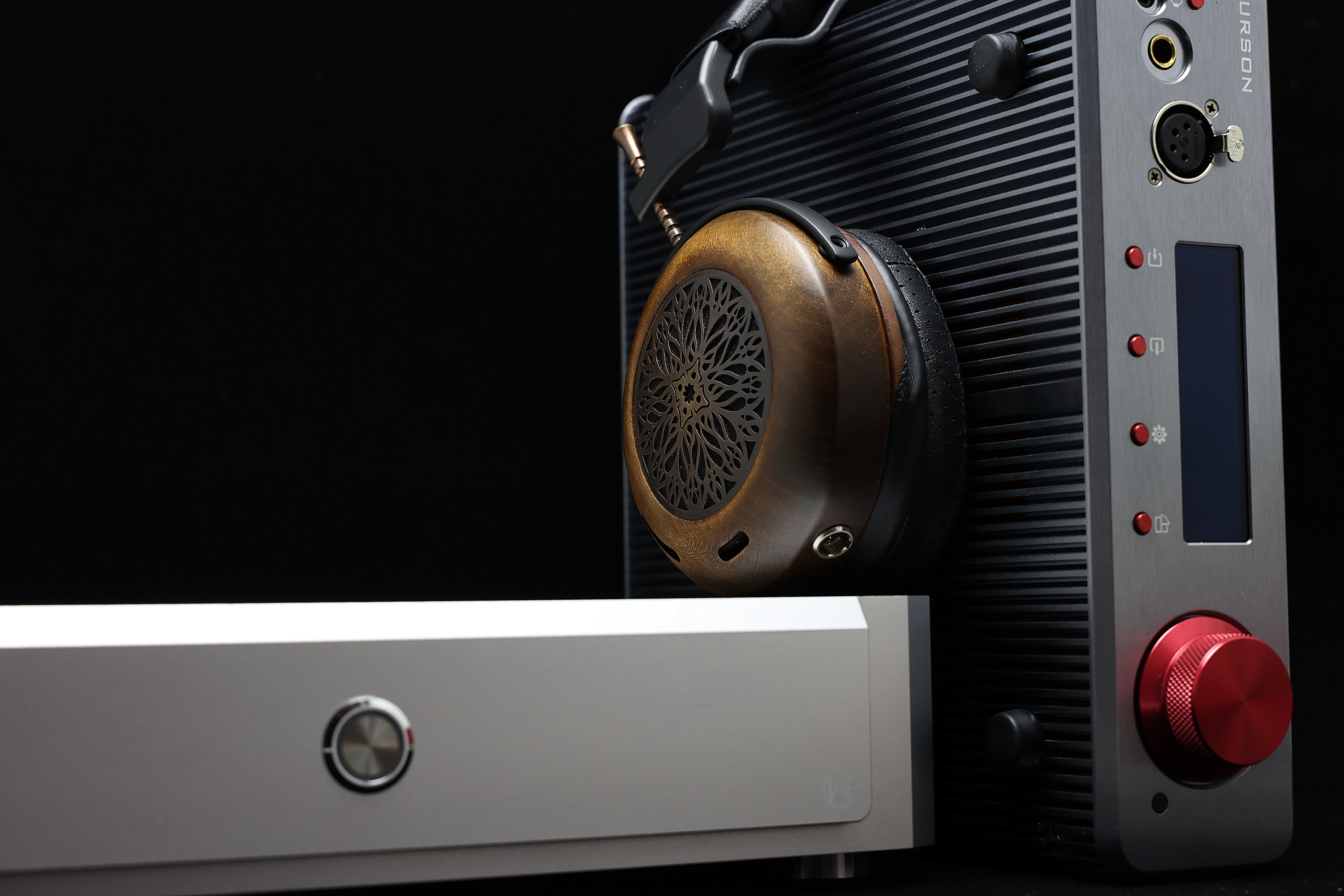 「耳边评测」超万元“PC-HiFi主机”？享声AMCD2数字音乐*放播**器