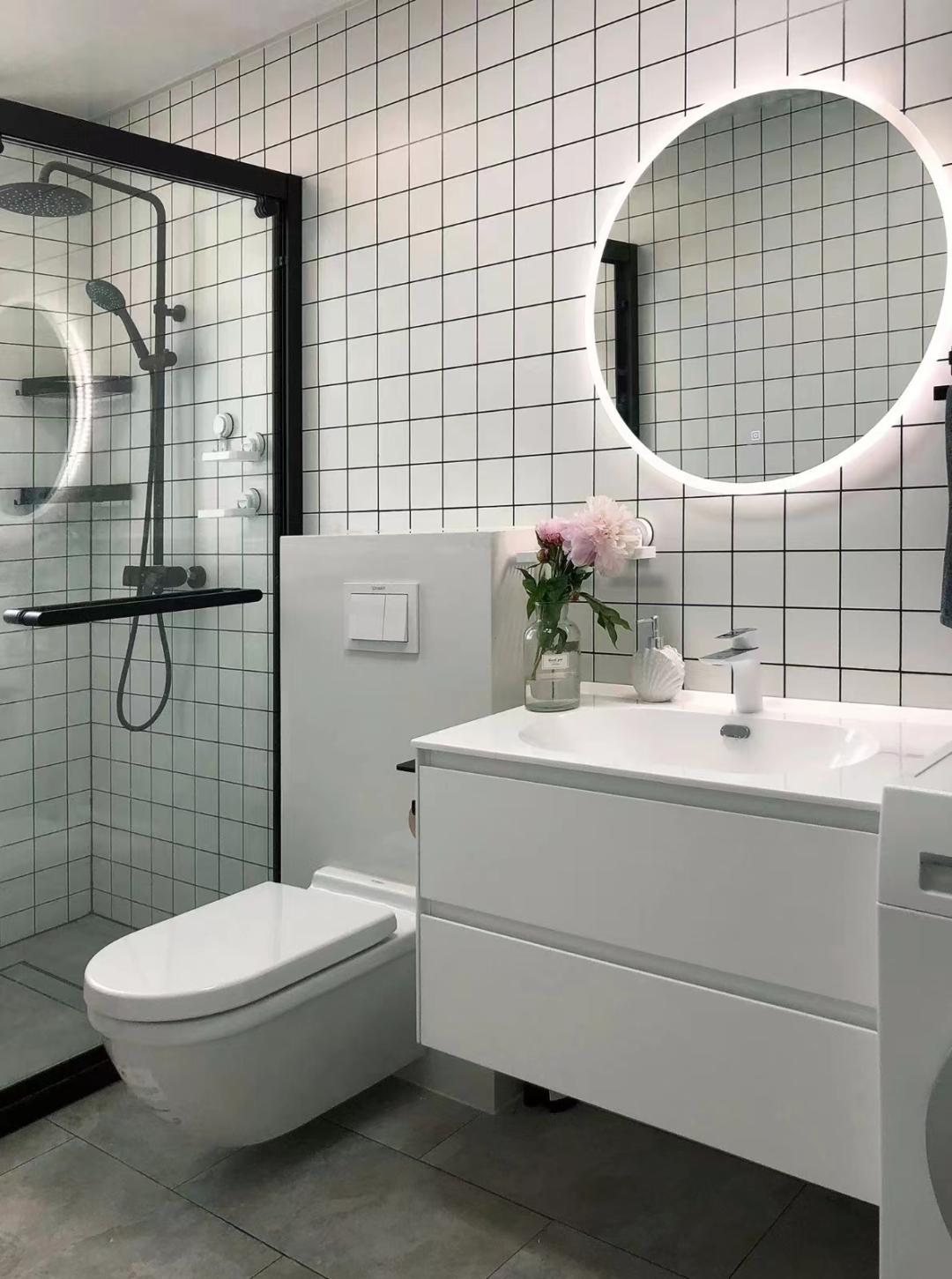 公共厕所蹲式马桶,传统蹲便和壁挂马桶