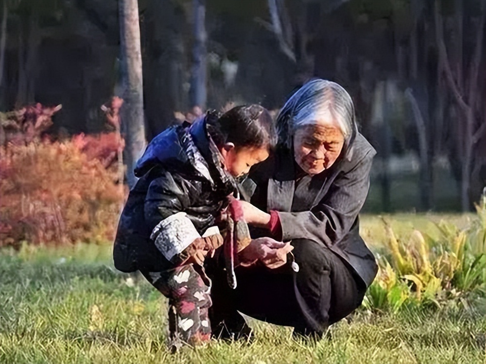 女人怀孕天天去酒吧喝酒,女怀孕在酒吧抽烟喝酒