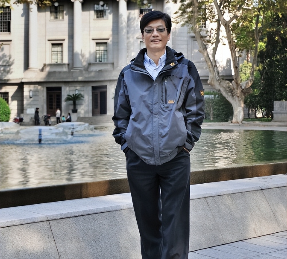 校方回应院长误发不雅照,高校回应院长工作群发不雅照