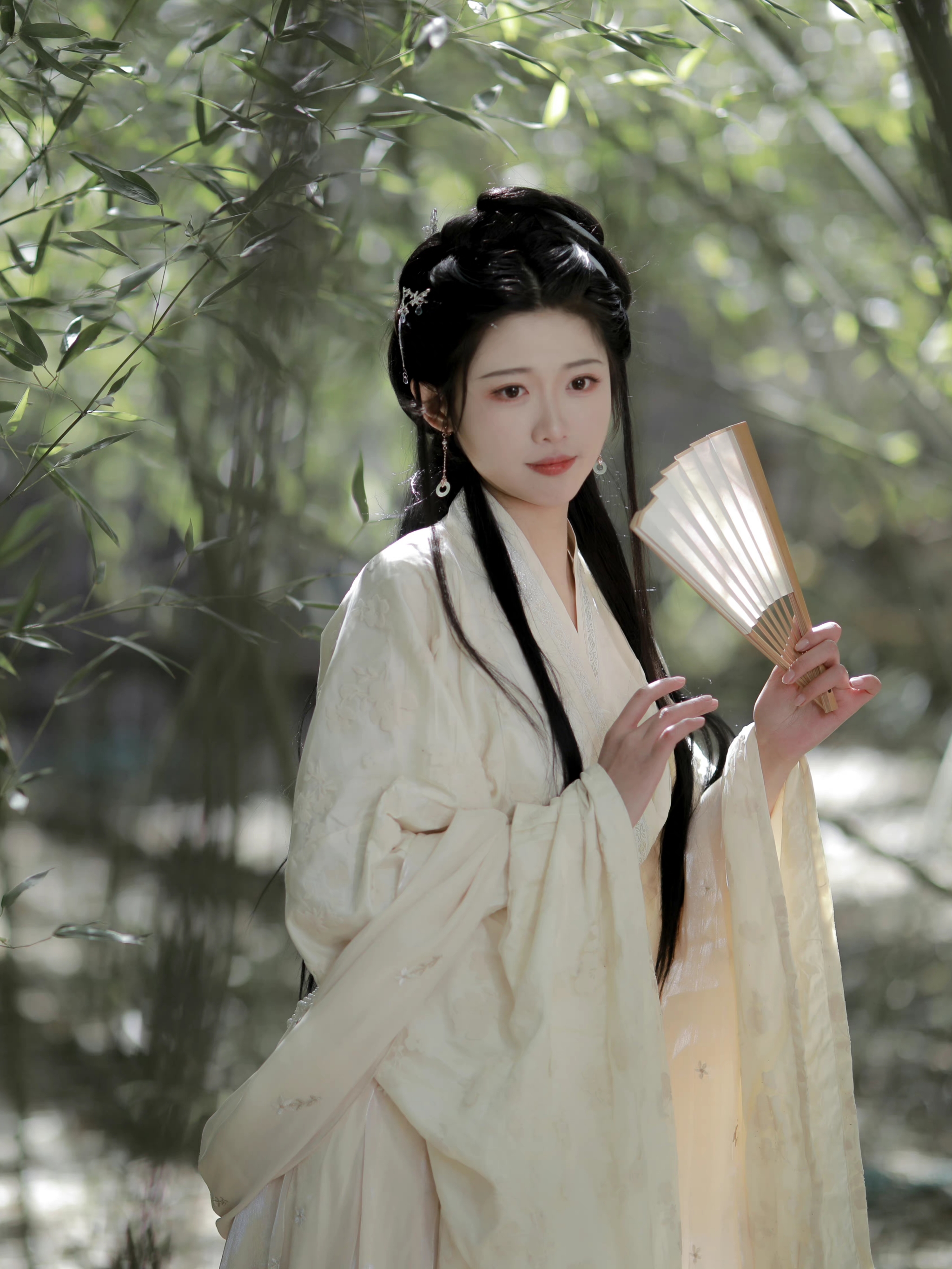 谁的柔骨刻就了谁的痴狂？