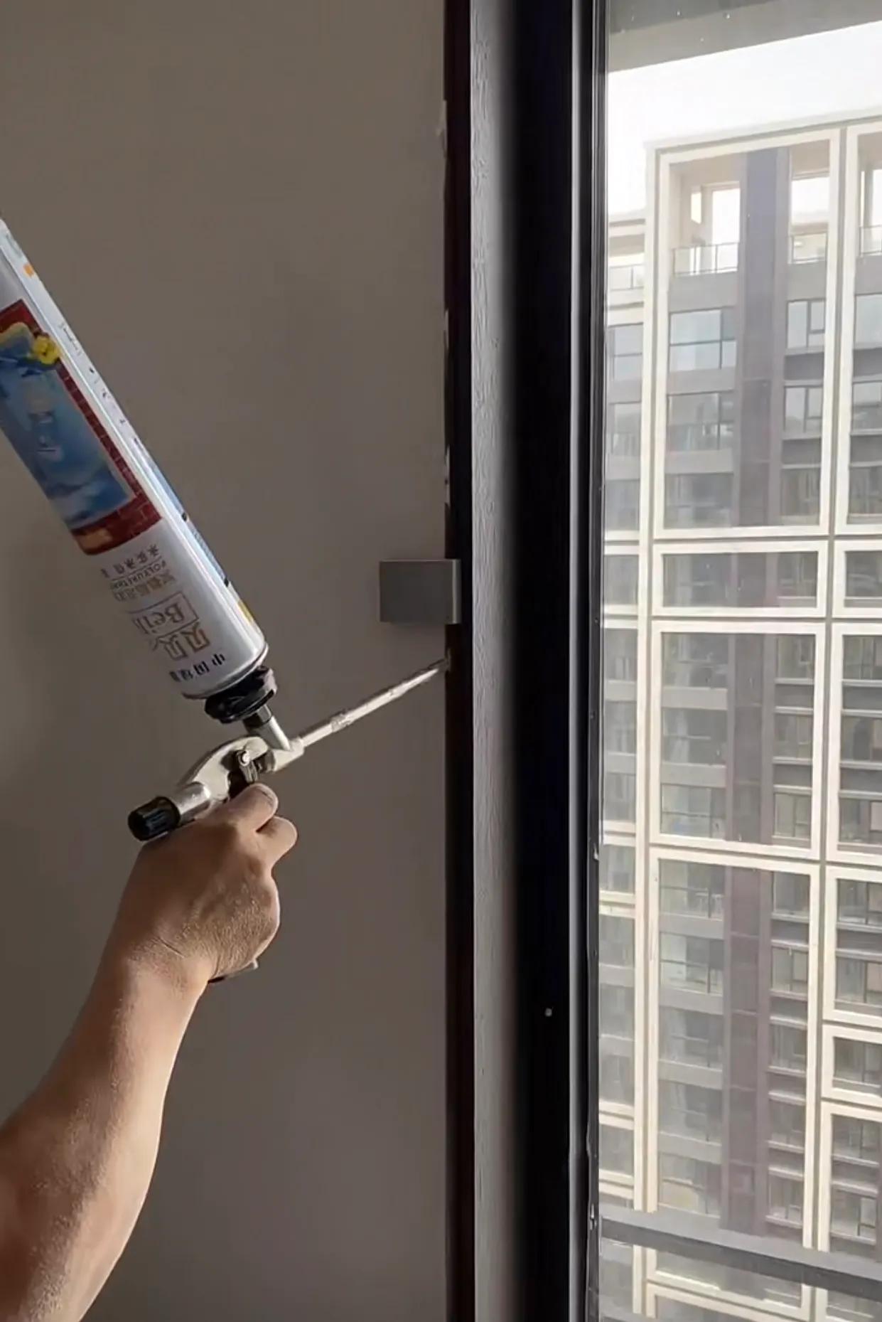 跑了10个工地现场，我终于明白了实木烤漆窗套和不锈钢窗套的区别