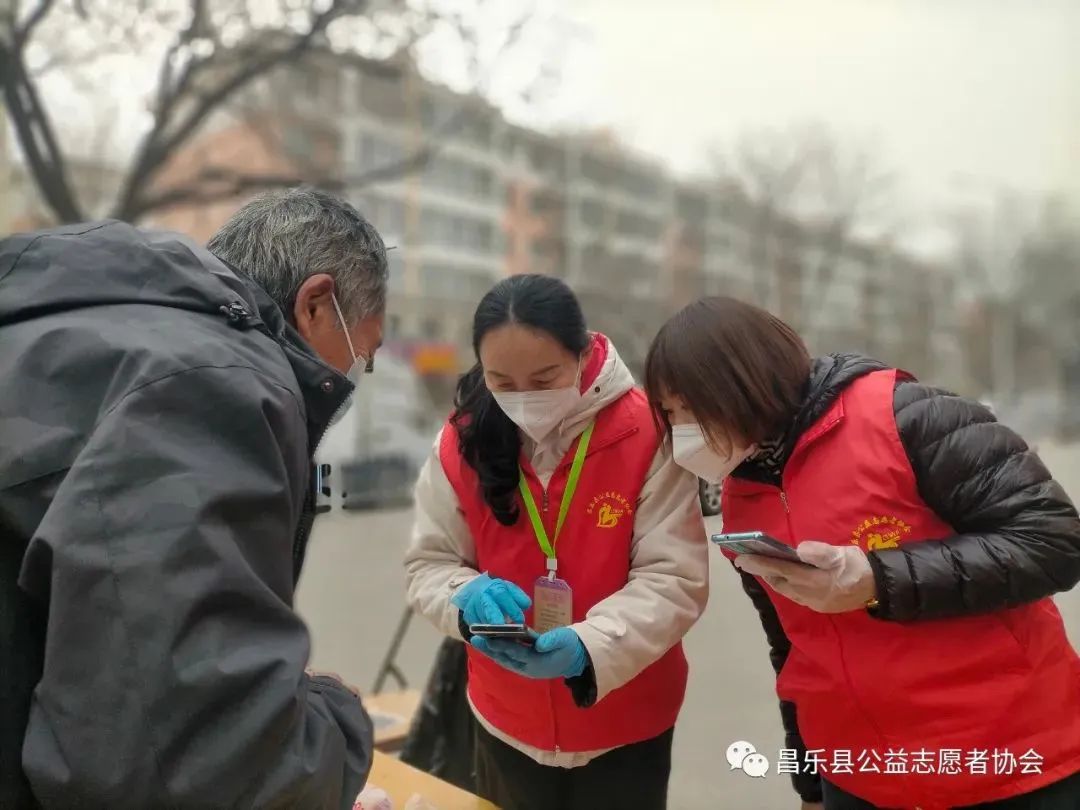 抗击疫情他们步履不息,抗击疫情他们义无反顾