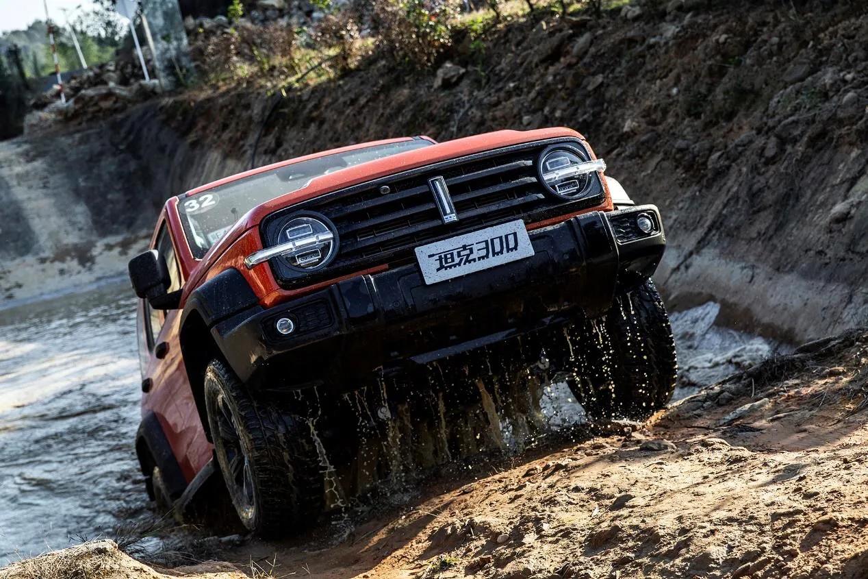 坦克300侧踏教程,坦克300穿越攻略