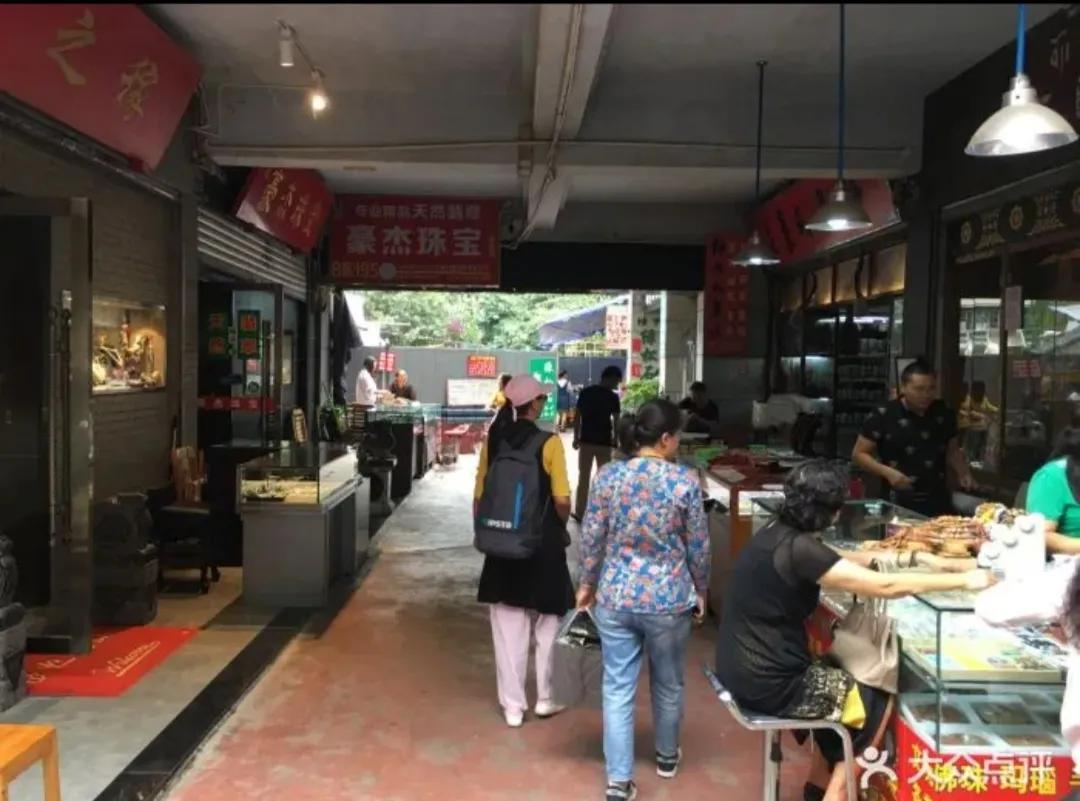 成都仙桥古玩市场每天都有人吗,成都送桥古玩市场