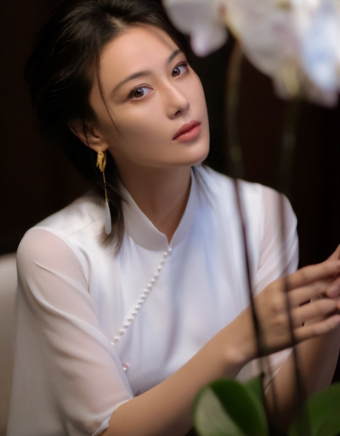 张馨予一手烂牌打出王炸的水平,张馨予一手烂牌打王炸