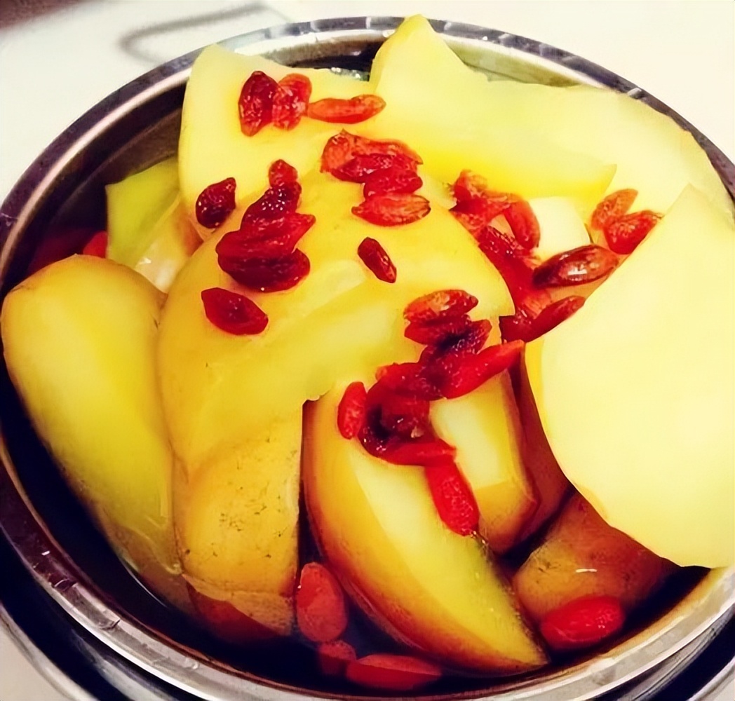 苹果煮熟了吃都有哪些好处和坏处,每天吃一个煮熟的苹果有什么功效