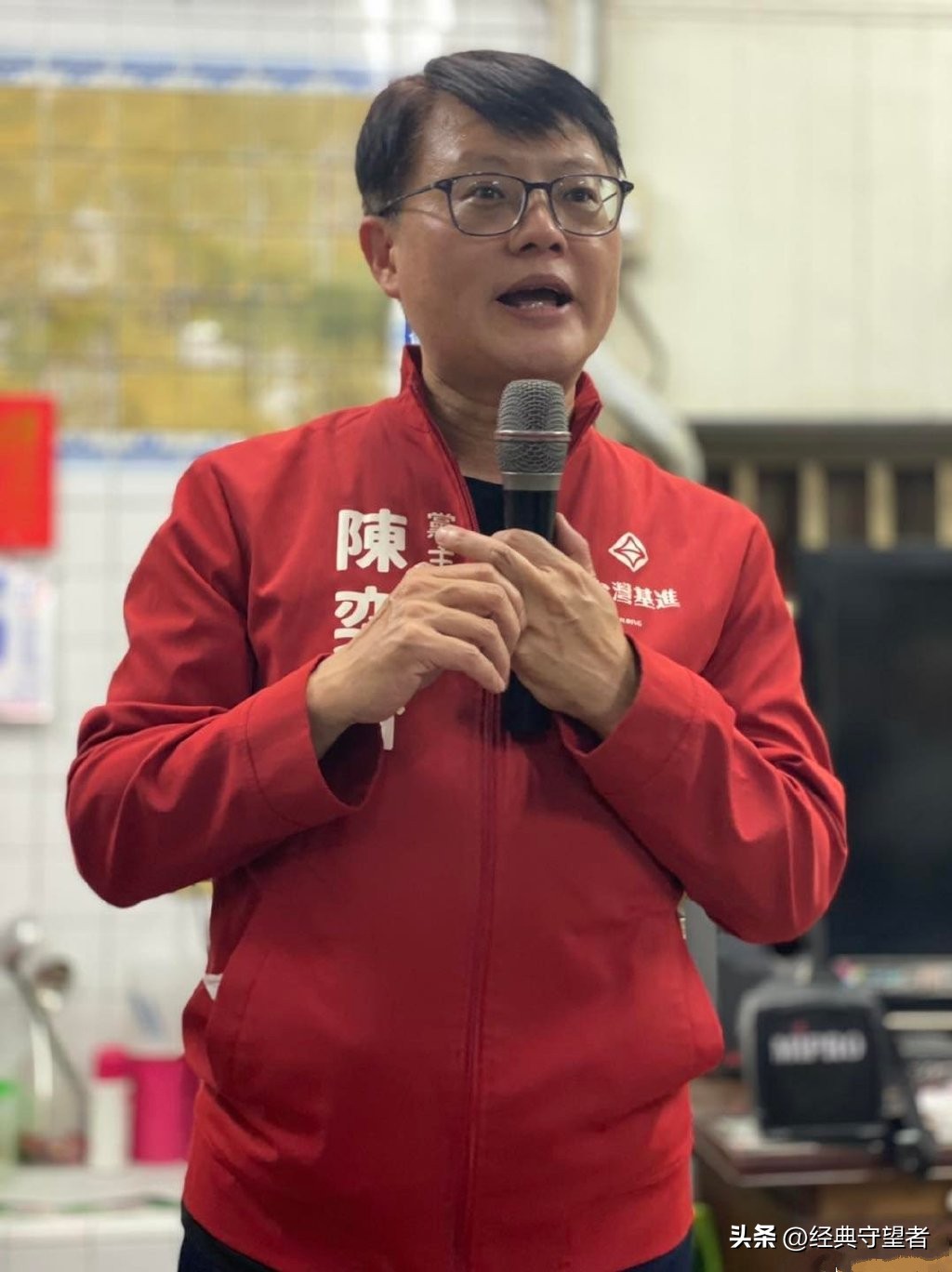 台湾基进*党**在国庆节公然损毁五星红旗,统一之后势必要严惩不贷
