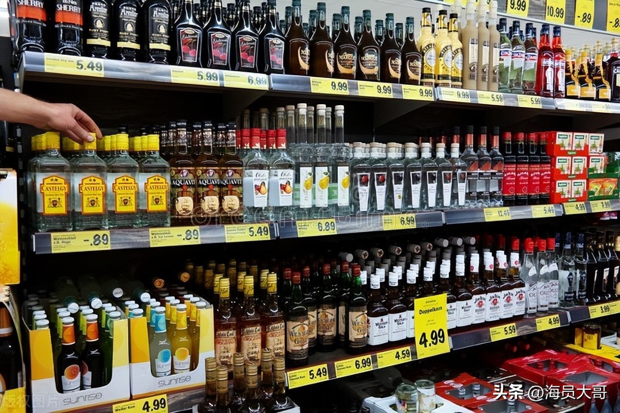 船员航行至德国，原本去逛街，误打误撞去了德国*灯区红**，险遭驱赶