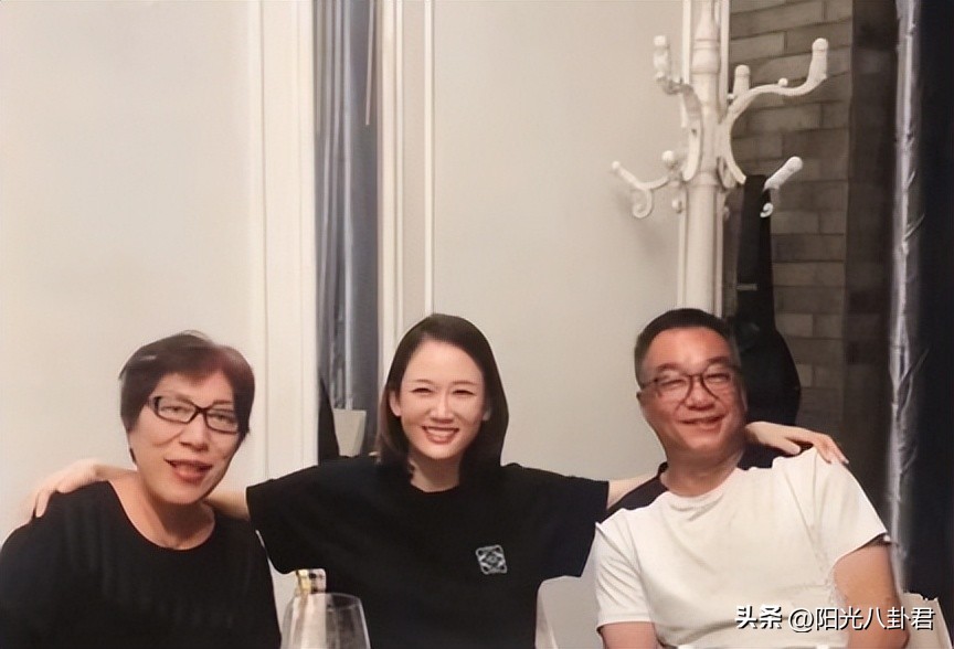 陈乔恩惦念乔任梁一脸笑意惹争议,陈乔恩为乔任梁扫墓