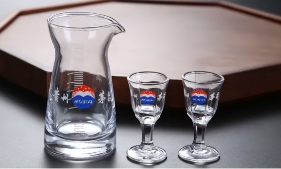 飞天茅台赠的小酒杯真假鉴别,买飞天茅台酒能升值吗