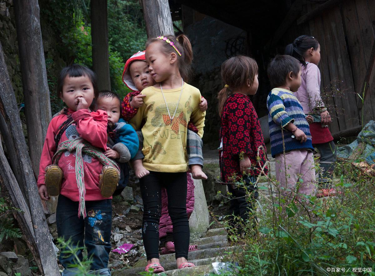两三岁的小孩打小孩怎样处理,孩子两岁总是打别的小朋友怎么办