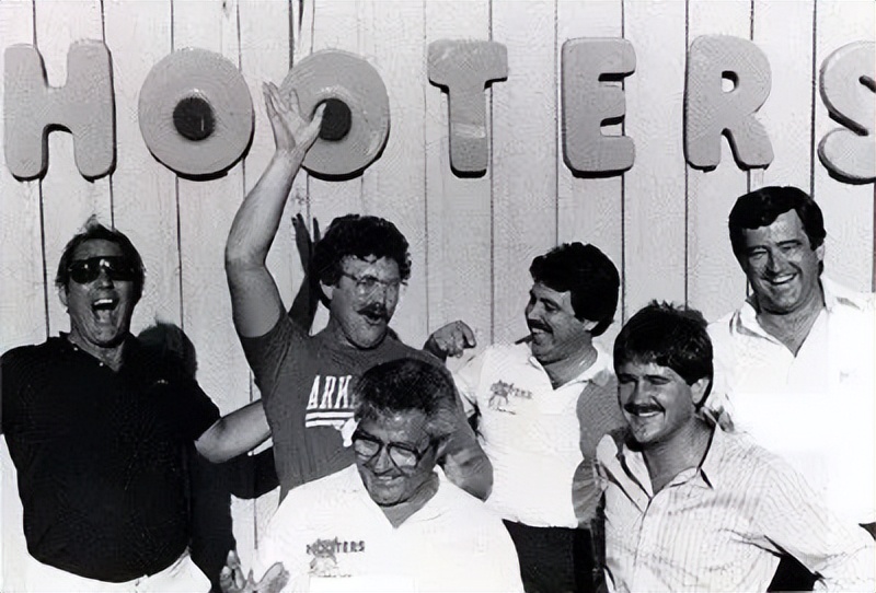 靠“擦边”年入60亿！它比椰树更大胆，为何还没翻车？