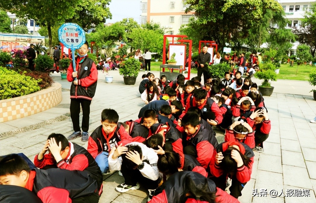 上洋镇上洋小学防地震演练,堤口路小学防震减灾演练新闻直播