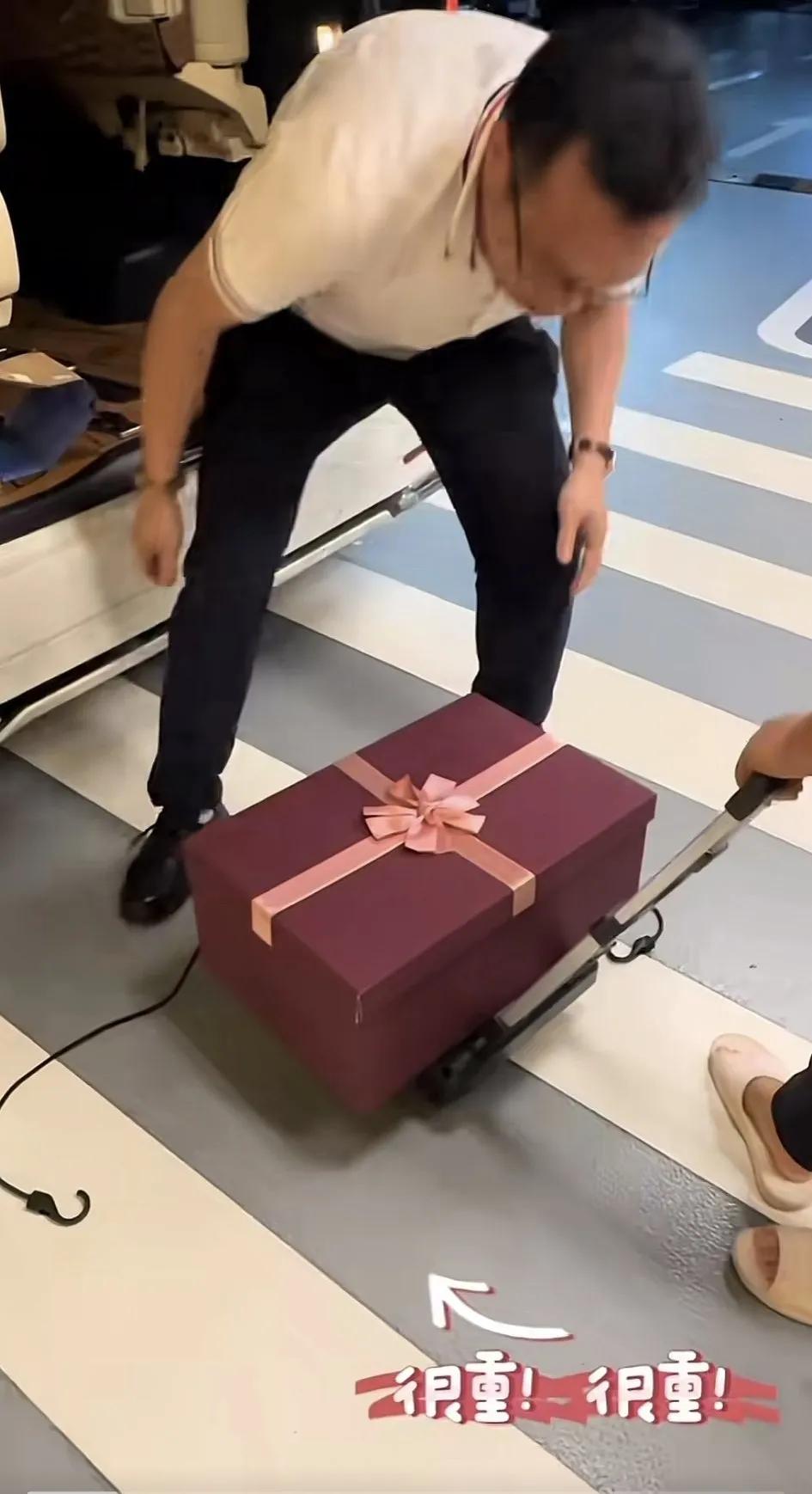 闺蜜送10万元刮刮乐后续,女生送闺蜜刮刮乐当礼物