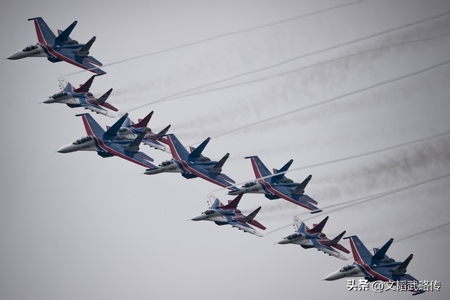 俄罗斯土地面积和人口各是多少,俄罗斯这么大的土地能不能生活