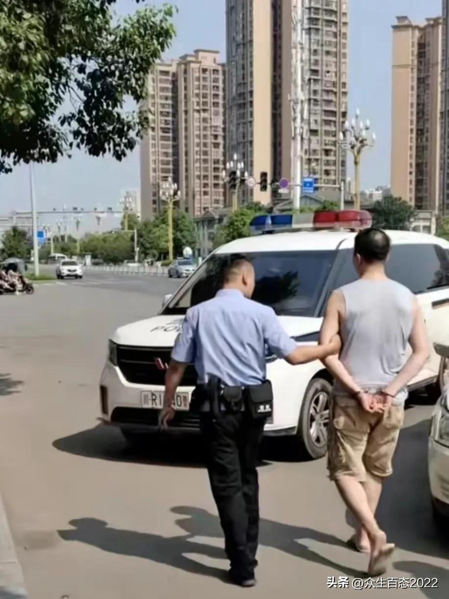 太无耻！50岁爷爷将两孙女扫地出门，儿媳衣物疯狂糟蹋，不堪入目