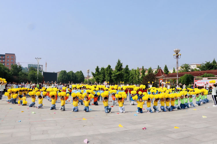 幼儿园小手拉大手运动会,大手拉小手幼儿园亲子活动