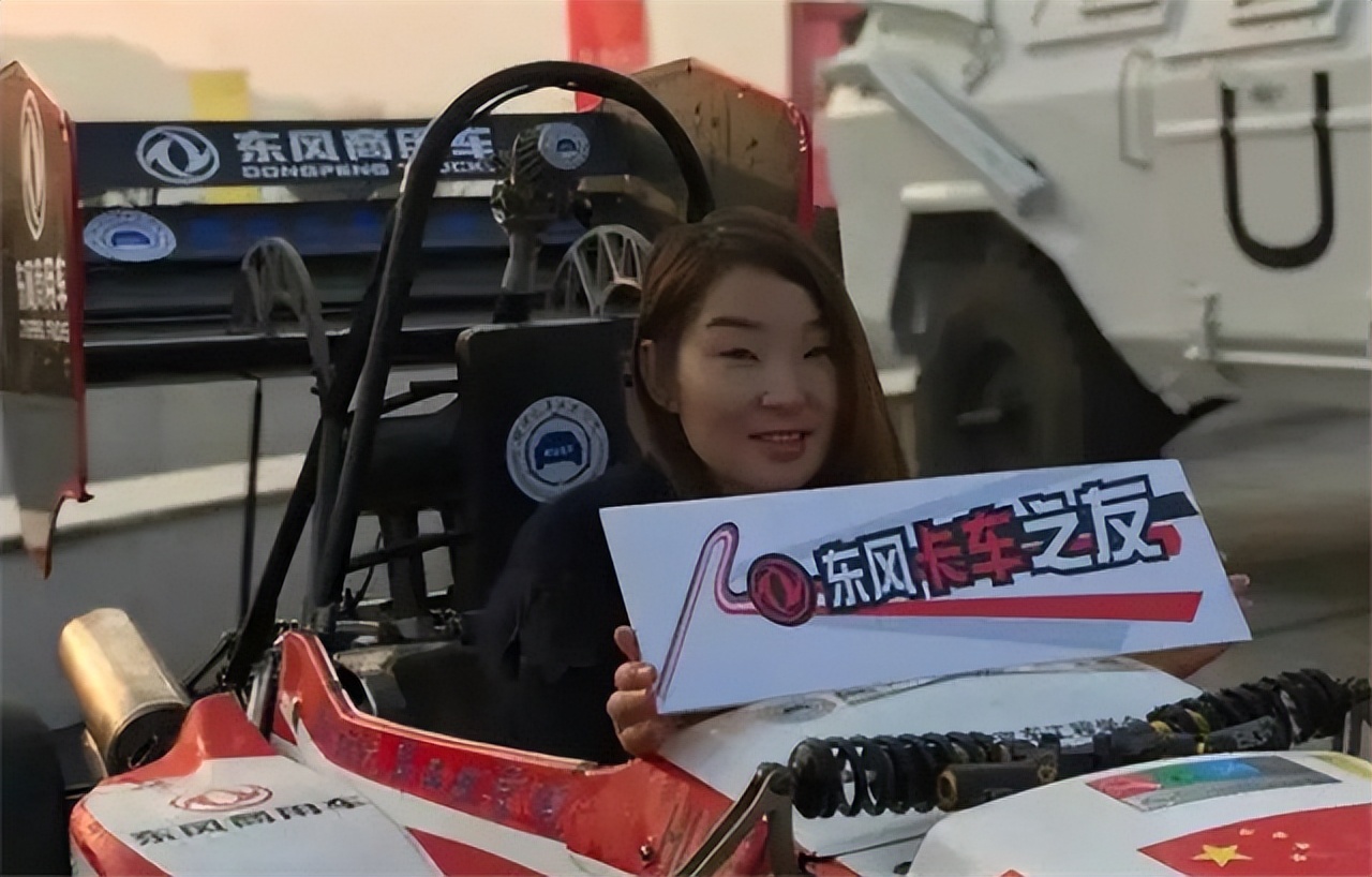 美女开18米大货车征婚,那年月入两万征婚的卡车女子现状