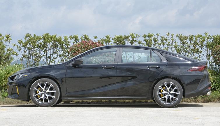 经典福克斯和新款卡罗拉哪个好,卡罗拉和福克斯旅行版谁先来