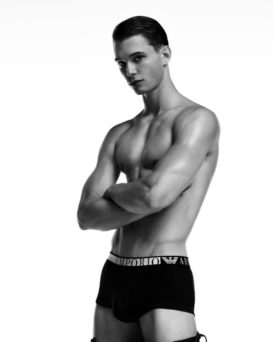 德国时尚男模特雅各布·约克斯特出镜EMPORIOARMANI*裤内**广告