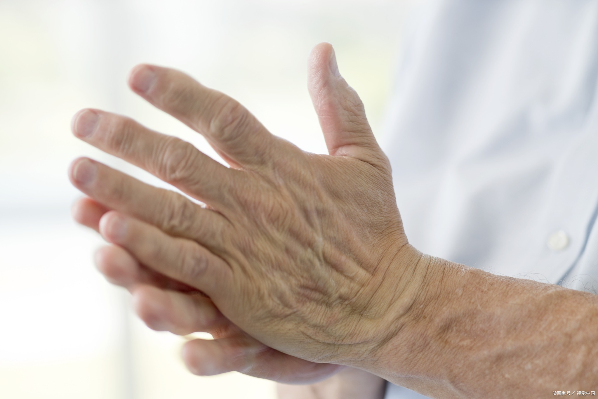 手指发麻头晕恶心是怎么回事,突然头晕手指发麻怎么回事