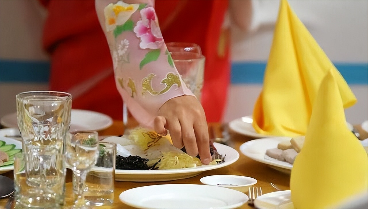 朝鲜国宴什么样？饮用水来自地下180米，有超过30种酱料