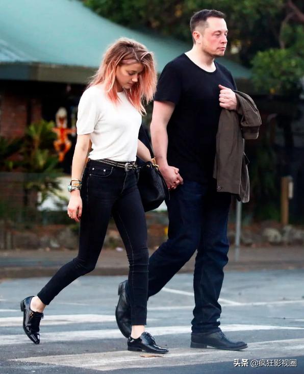 好莱坞不敢封杀，世界首富保驾护航，美国“女海王”要锤爆船长了