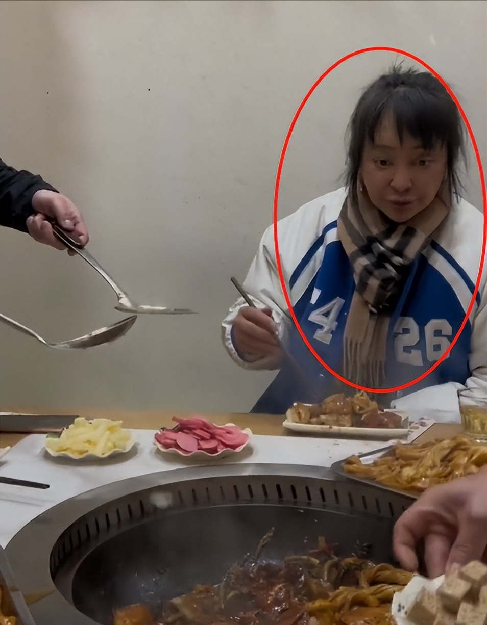 李勤勤近照曝光,李勤勤戴帽子图片