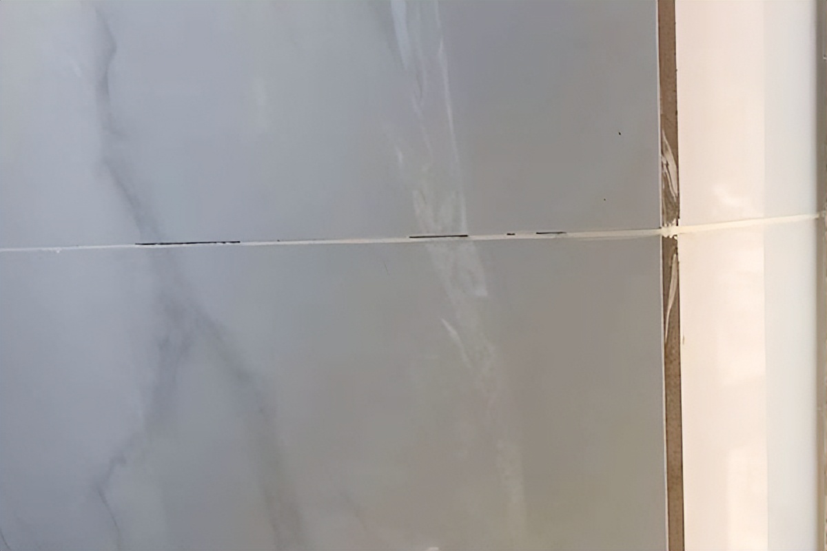 美缝剂做起来稍微凹进去正常吗,美缝剂干了发现没有压平怎么办