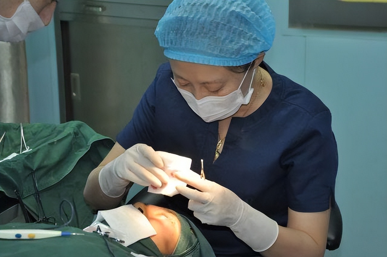 做双眼皮要注意医院的哪些套路,想做双眼皮又怕做毁了牢记这三点