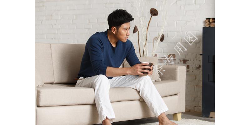 热心小伙半夜给邻居修水龙头,24岁小伙水龙头坏了