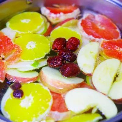 冬天怎么熬一杯酸酸甜甜的水果茶,冬日热饮水果茶冰糖雪梨