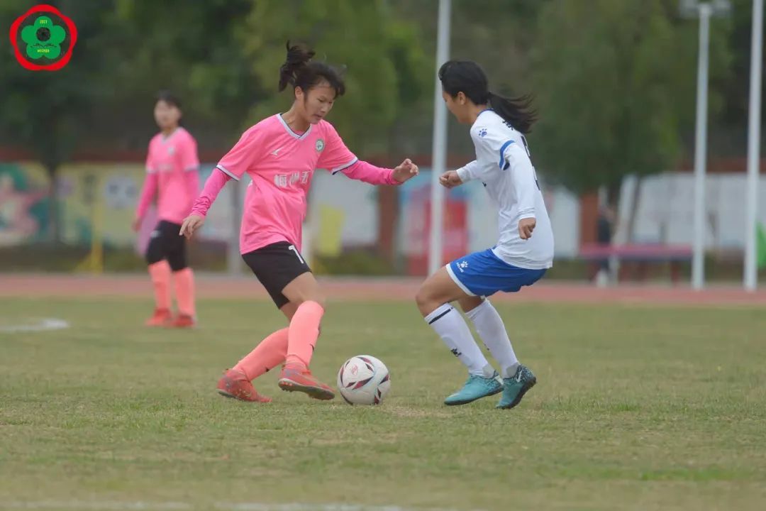 校园足球｜五华县高级中学：孔玲、温丽梅：没有我们拿不下的比赛