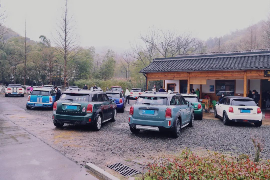 宝马三系330li驾驶感受,拥有一辆宝马三系的体验