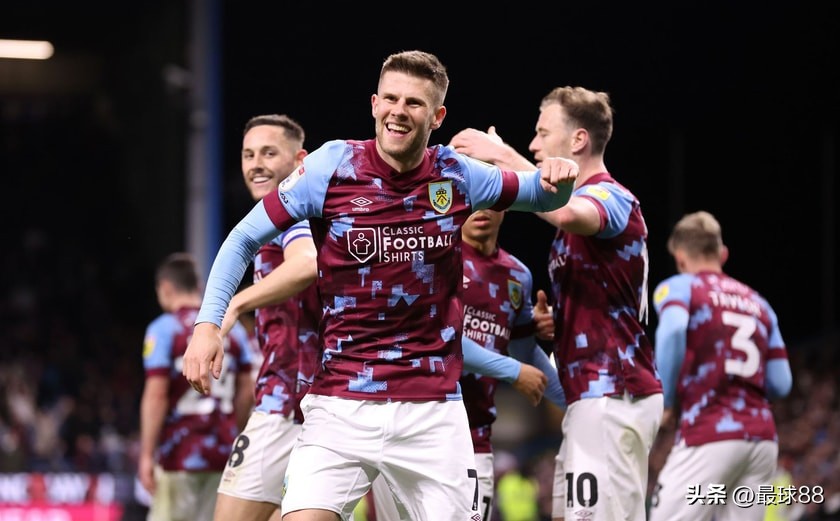 英冠雷丁vs伯恩利：伯恩利表现出色，本轮有望提前夺冠？