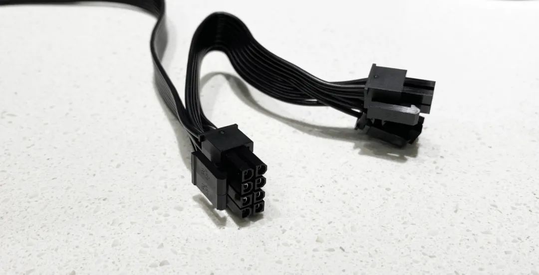 给主板供电的线少一条线,给主板供电的电源