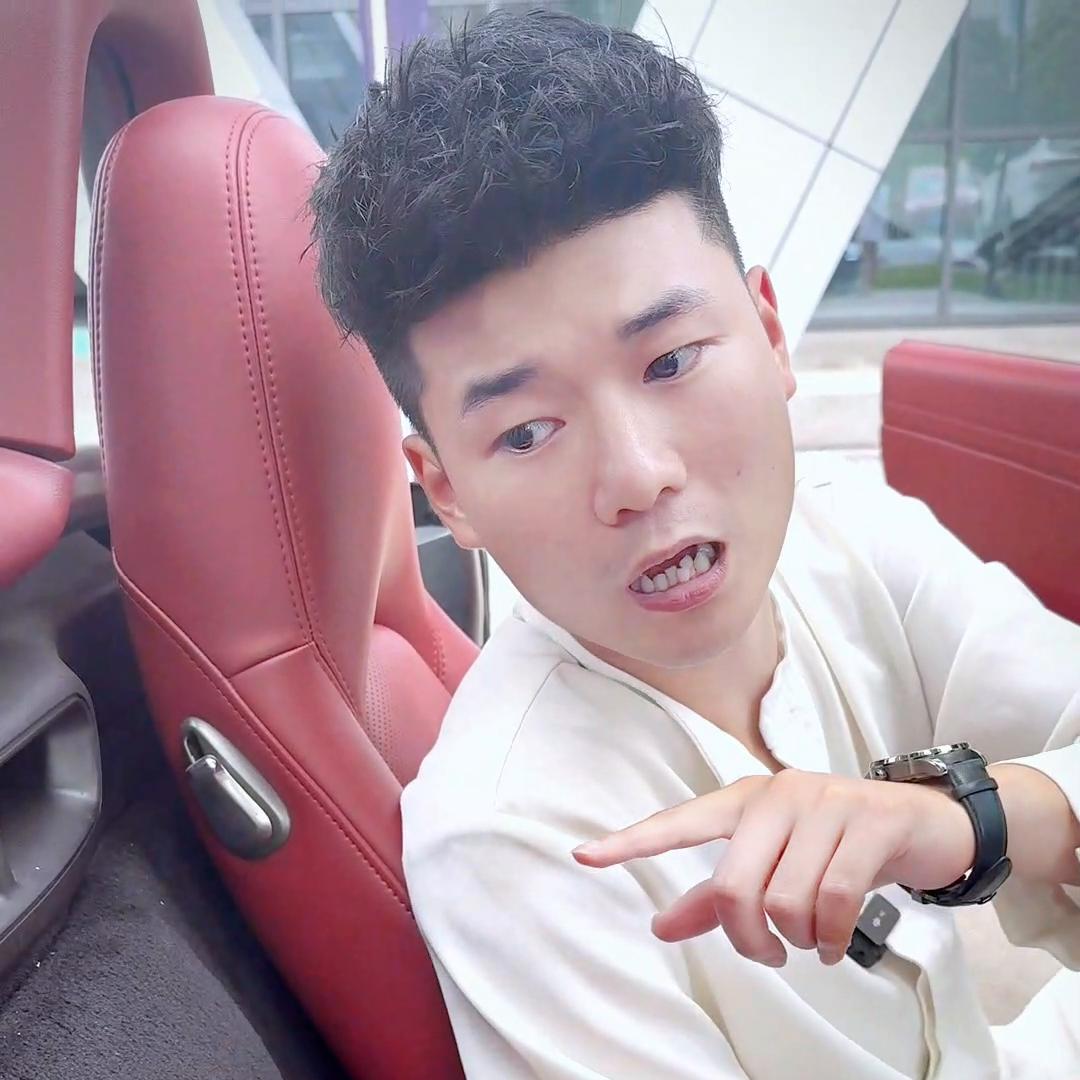 才买一年的保时捷，现在只值十几万了？@DOU+小助手