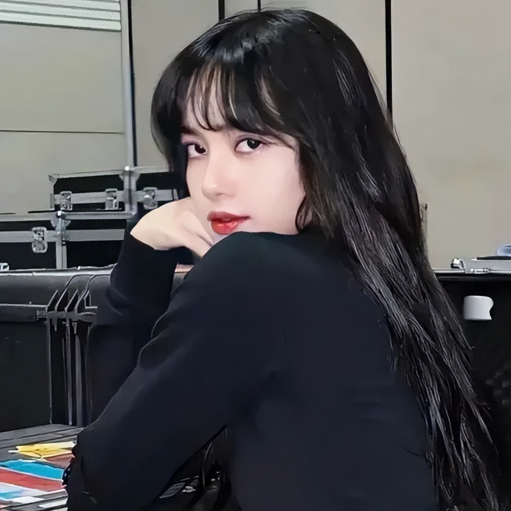 lisa疯马表演秀粉丝翻跳,lisa疯马秀跳的节目曝光现场