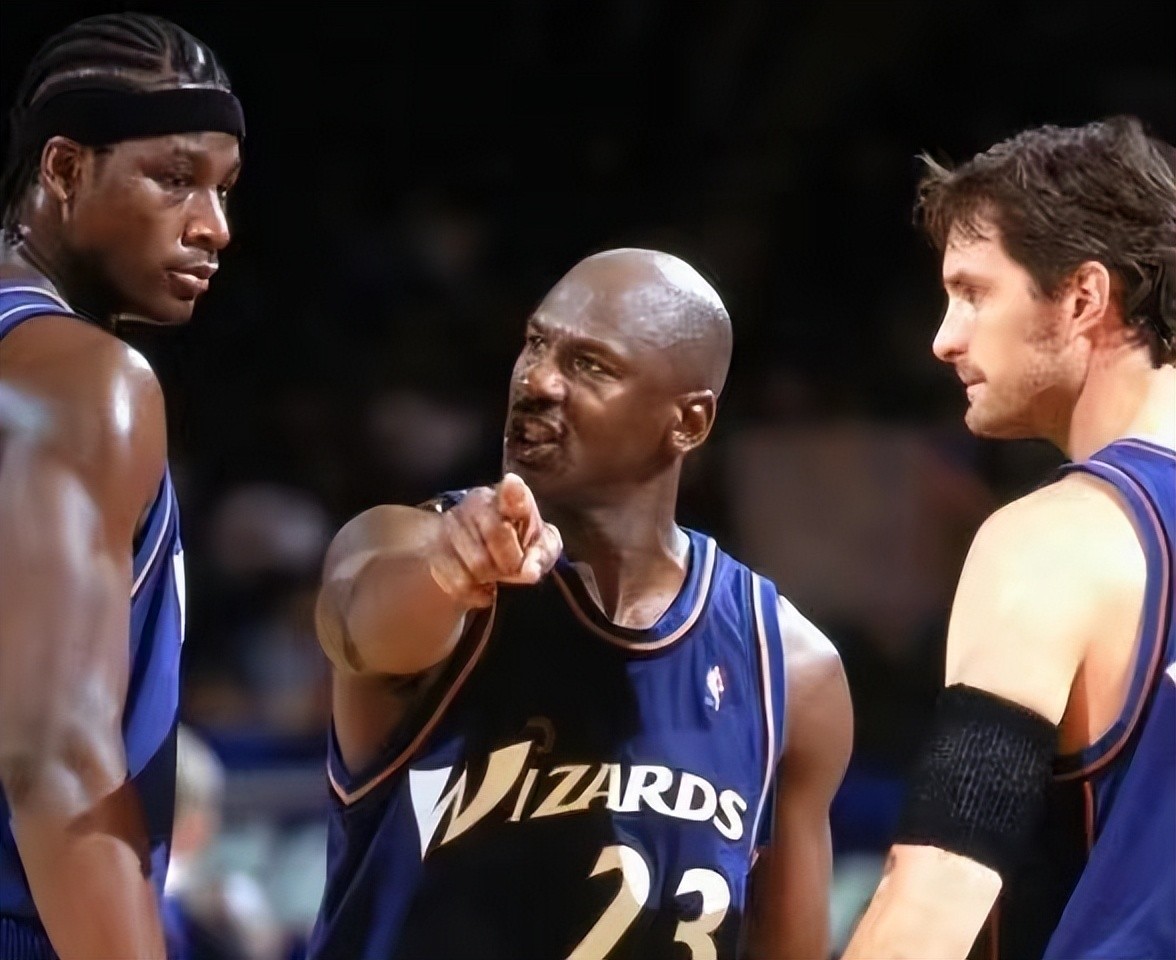 连续三年中锋状元！02年姚明，00年马丁，01年是谁？乔丹都看好他