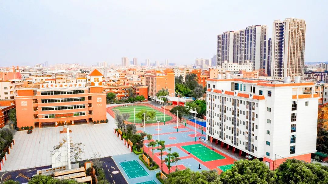 石碣四海学校和东盈学校哪个好,石碣四海学校2023年学费多少钱