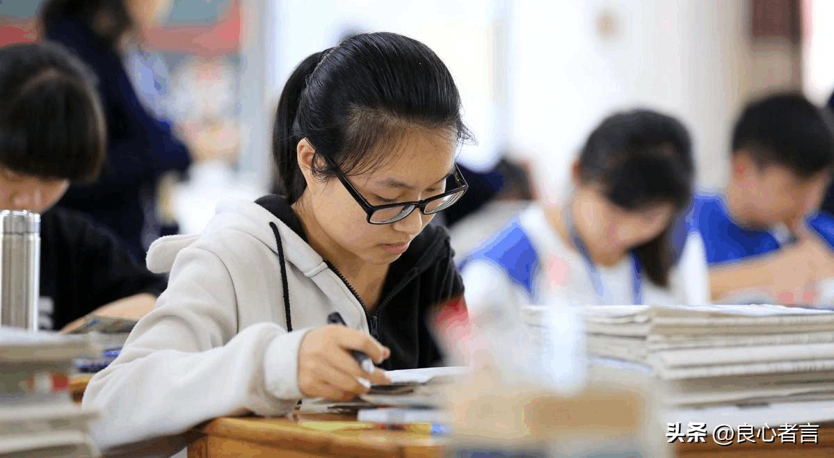 学习很苦坚持很酷毛笔字楷书,学习很苦坚持很酷的牌子