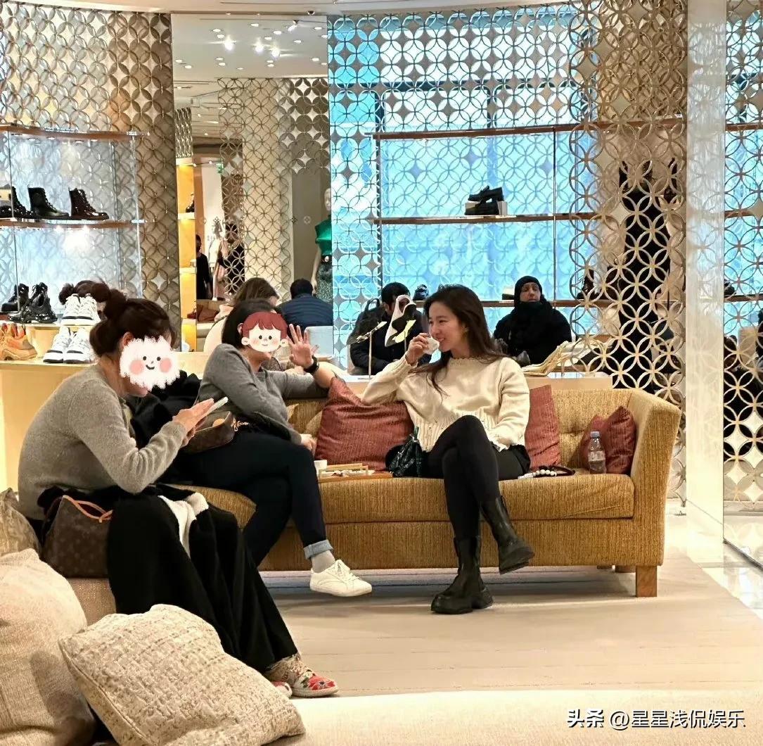 刘亦菲巴黎时装周2016,刘亦菲看lv时装造型