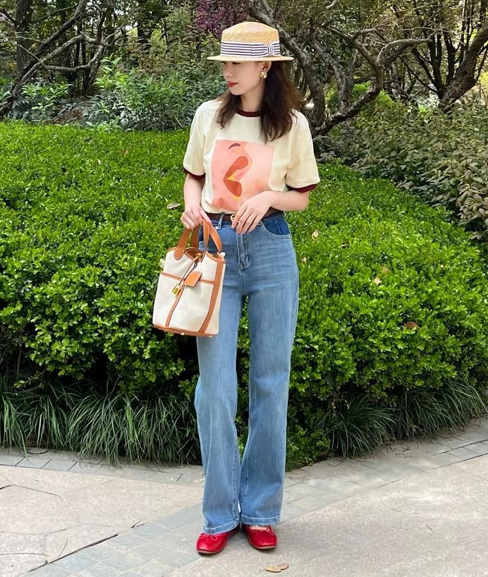牛仔裤配什么鞋子好看又好搭,阔腿裤牛仔裤搭配什么鞋子好看