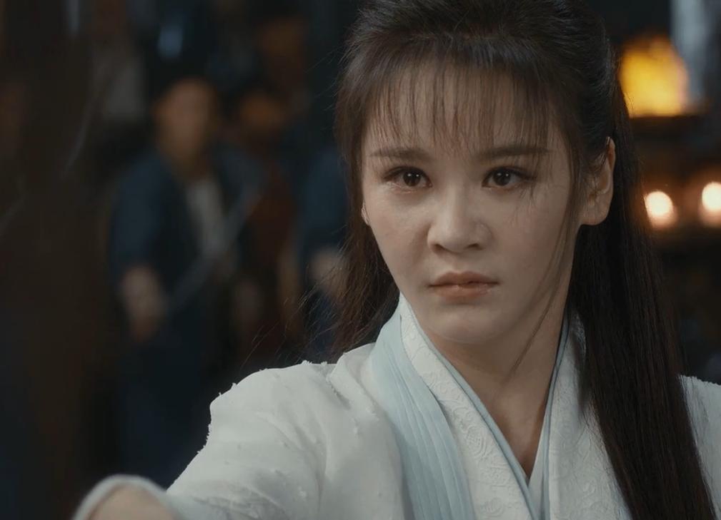 一个斜眼，一个满脸痘痘，这颜值王晶你也吹的下去？