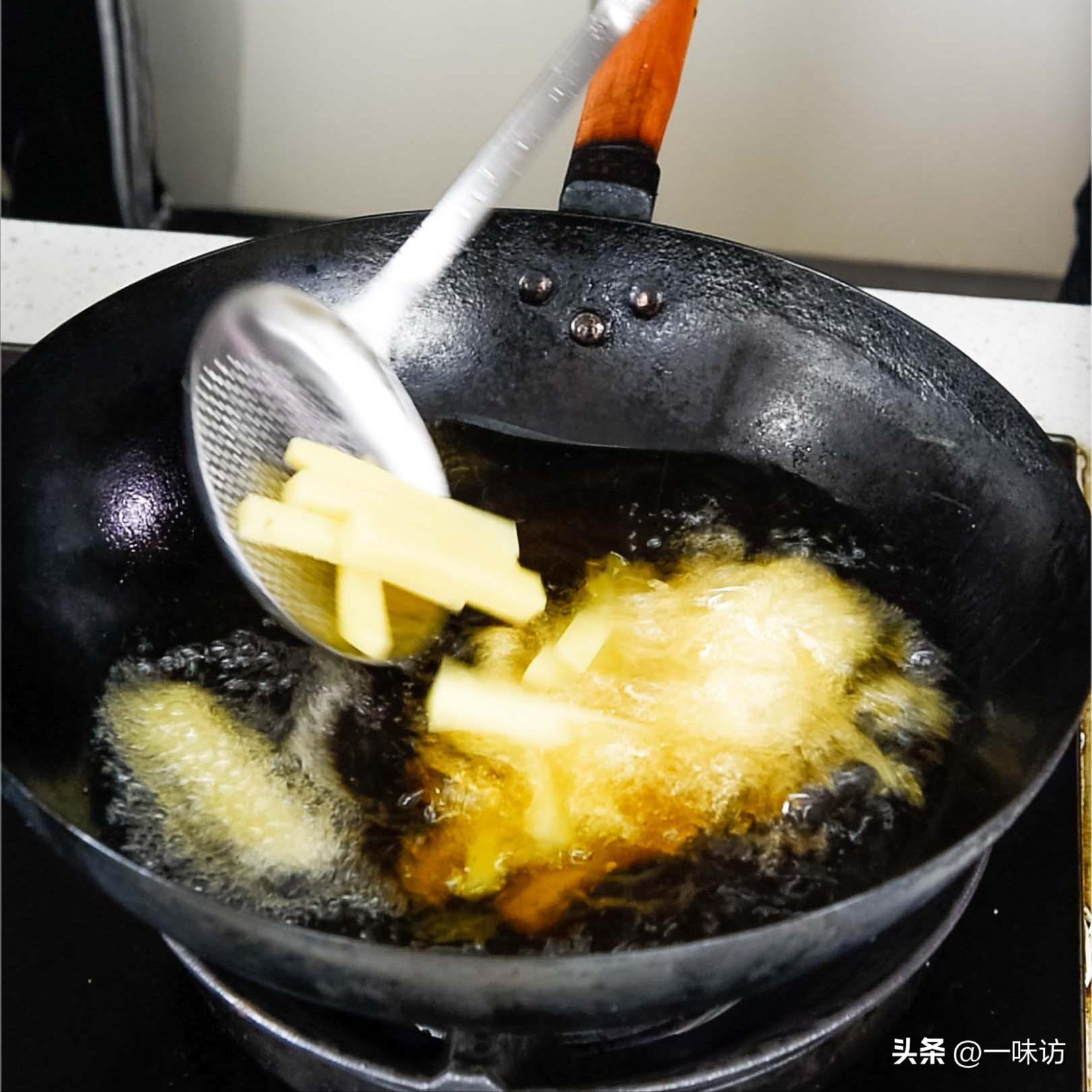 家常干锅虾简单做法非油炸不辣,水煮后的虾怎么做干锅虾