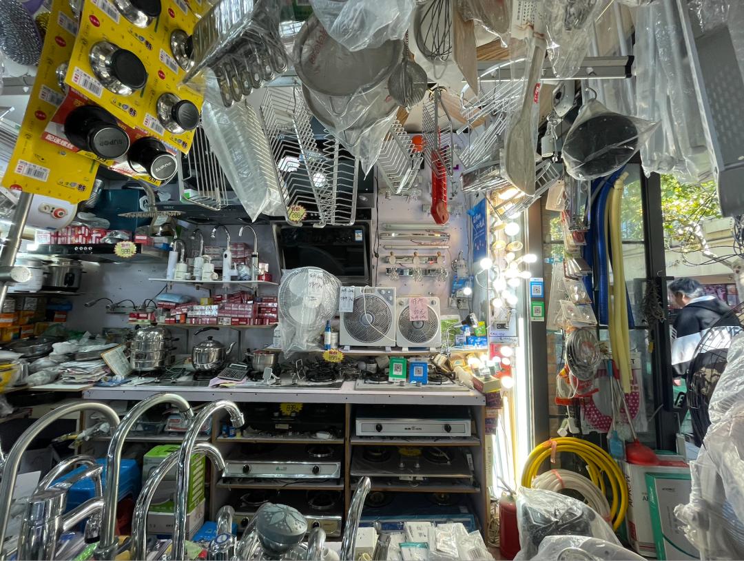 梧桐区的五金店,都是长久又顽强的存在